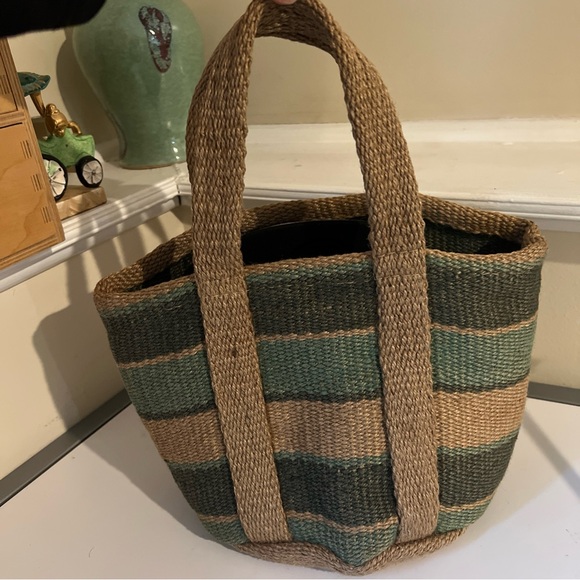 Small Woven BOHO Basket Jute Bucket Bag/ Tote - Picture 3 of 11